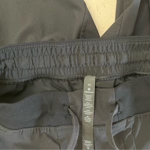 Lululemon woman’s high rise joggers size xs